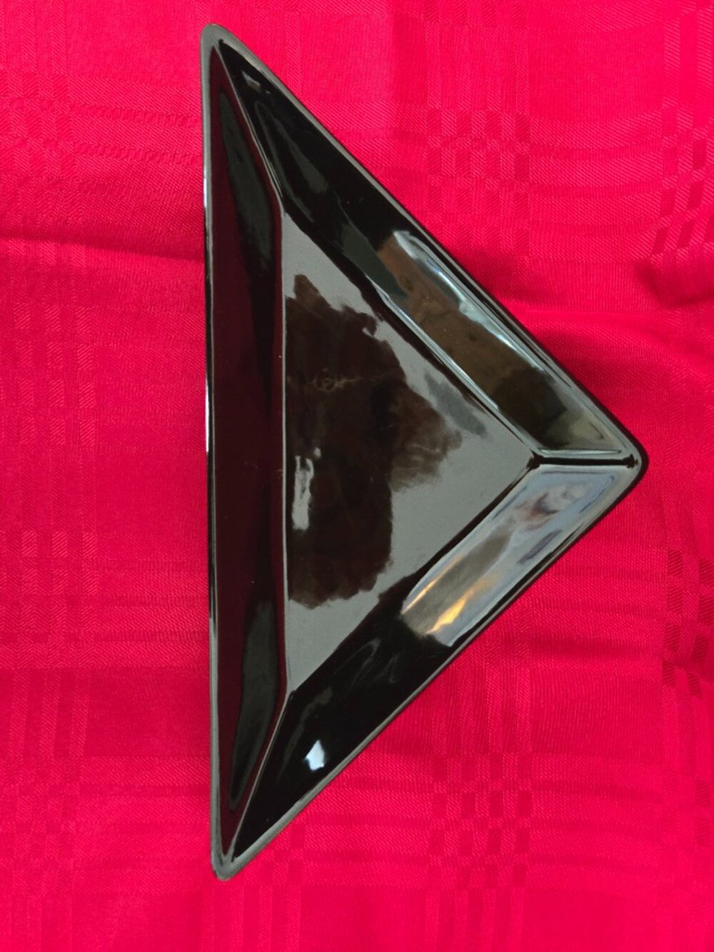Set of 6 Pampered Chef Black Triangle Plates